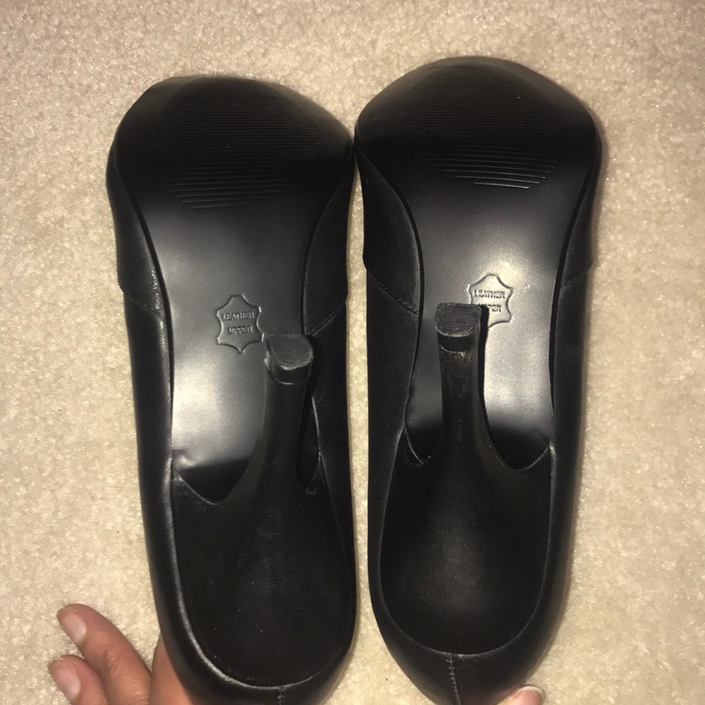 Steve Madden "Like New" Peep Toe Heel - Picture 3 of 8